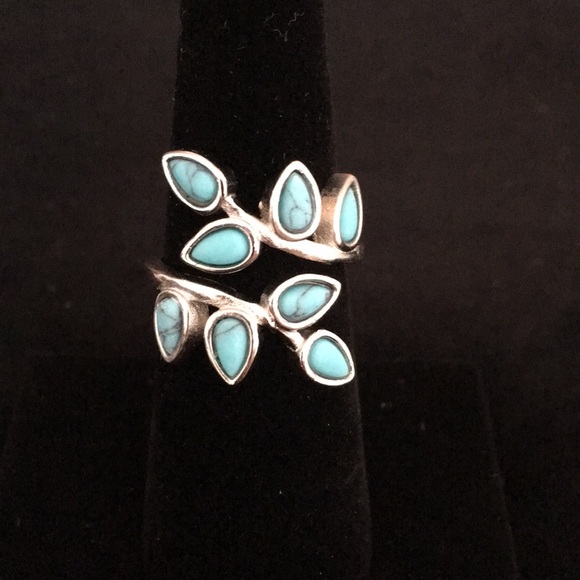 Jewelry - Elegant and adjustable turquoise ring